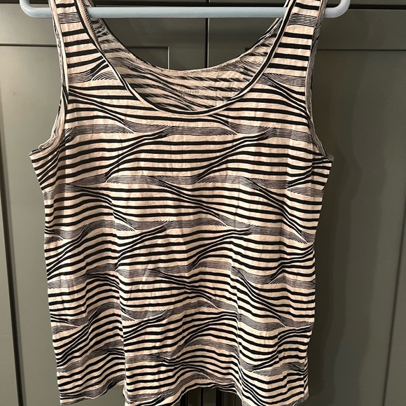 LL Bean Signature Tank Tops Printed Size Medium Lot of 2 - Picture 2 of 9